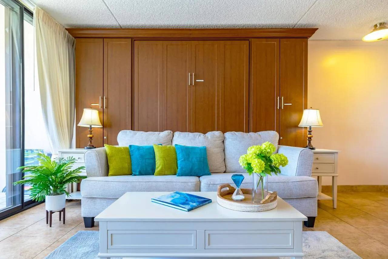 Beautiful Ocean View, Split Ac, 1 Block To Beach And Parking Honolulu Apartment