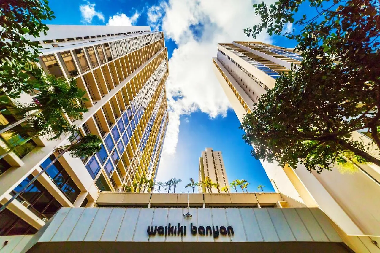 Beautiful Ocean View, Split Ac, 1 Block To Beach And Parking Honolulu