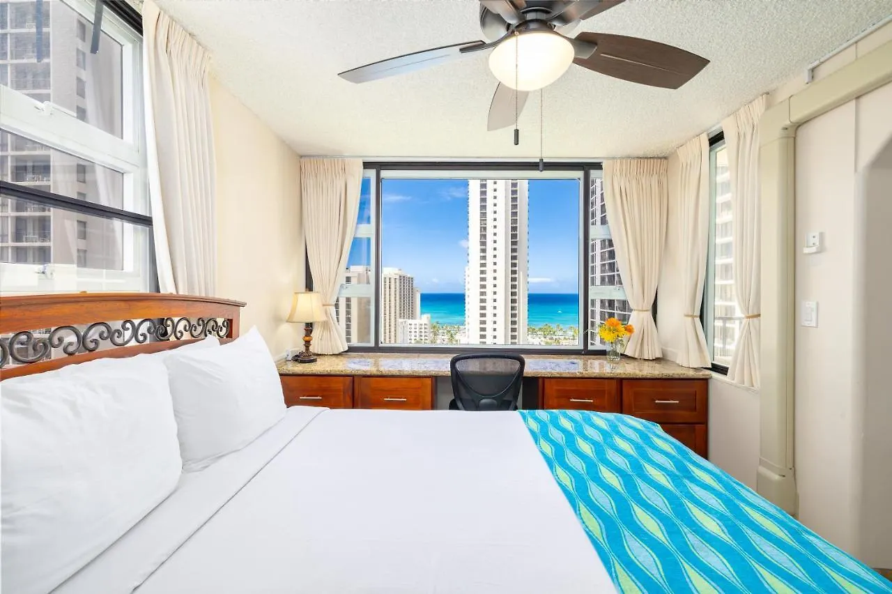 Beautiful Ocean View, Split Ac, 1 Block To Beach And Parking Honolulu Apartment