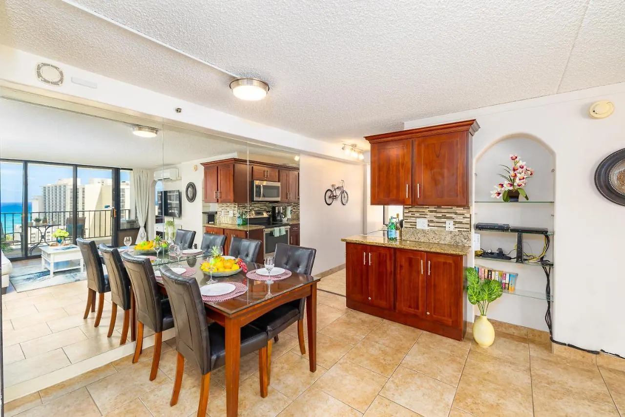 Apartment Beautiful Ocean View, Split Ac, 1 Block To Beach And Parking Honolulu