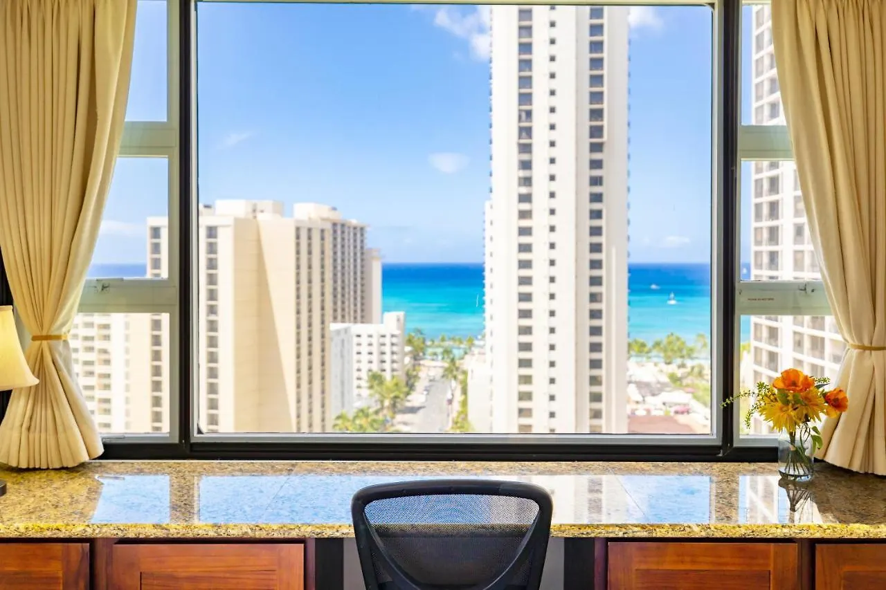Beautiful Ocean View, Split Ac, 1 Block To Beach And Parking Honolulu