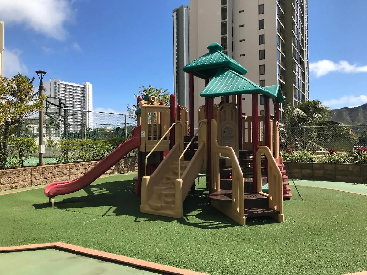 Apartment Beautiful Ocean View, Split Ac, 1 Block To Beach And Parking Honolulu