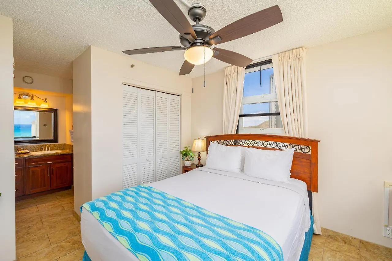 Beautiful Ocean View, Split Ac, 1 Block To Beach And Parking Honolulu Apartment