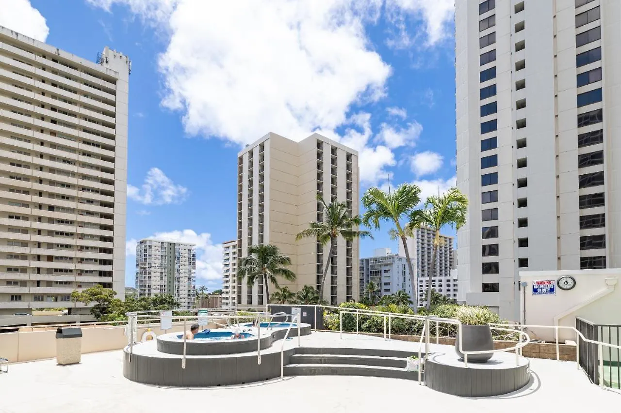 Apartment Beautiful Ocean View, Split Ac, 1 Block To Beach And Parking Honolulu
