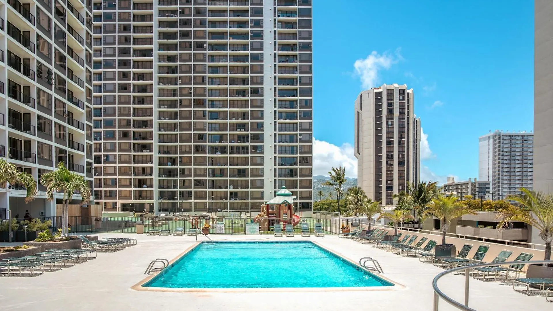 Apartment Beautiful Ocean View, Split Ac, 1 Block To Beach And Parking Honolulu